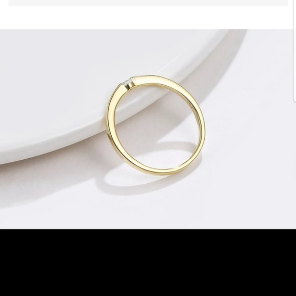 Luxury 925 Sterling Silver 18k covered CZ ring - Picture 4 of 4